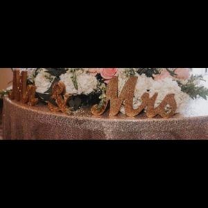 Gold Mr and Mrs glitter sign
